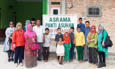   Sahabat Pondok Ijo-PWI Riau Peduli Serahkan 100 Paket Makan Siang